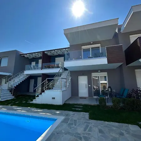 Emerald Luxury & Pool I Ofrínion