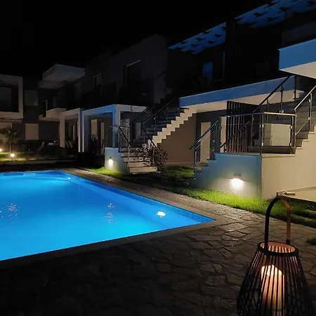 Emerald Luxury & Pool I Ofrínion